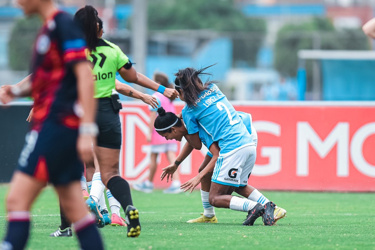 SCfemenino's tweet photo. 📸| ⚽𝗘𝗩𝗘𝗡 𝗣𝗜𝗭𝗔𝗡𝗚𝗢🔥

📍 La Florida - Rímac.

#FuerzaCristal https://t.co/81XjmAIqnQ
