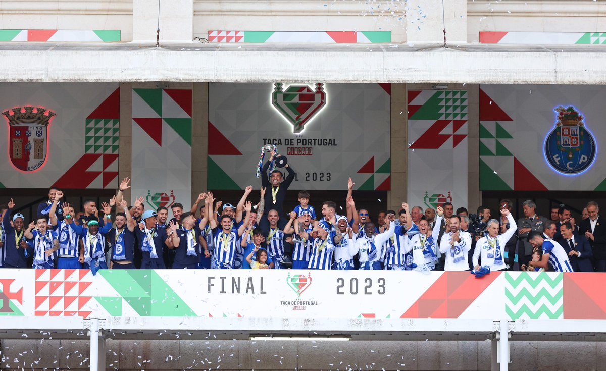 FCPorto's tweet photo. Esta vai para o Porto💙

🏆FC Porto Vencedor da Taça de Portugal 2022/23

#Jamor23 #SCBFCP https://t.co/EBVoWVsfsK