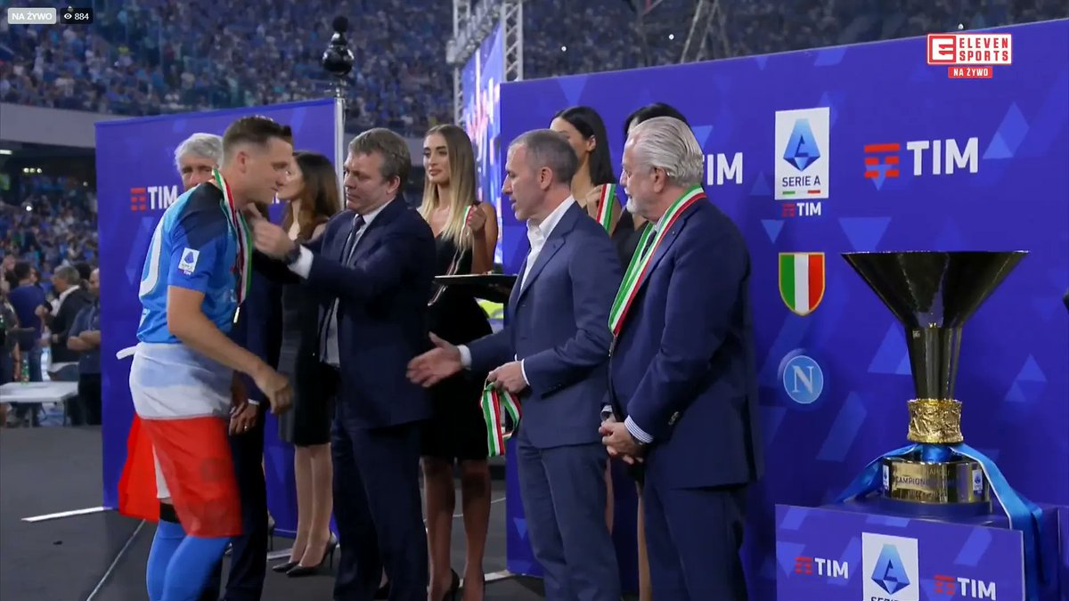MarcinMalawko's tweet photo. Wyszydzany, wyśmiewany, wyrzucany z reprezentacji.
Mistrz Italii🇮🇹, Pan Piłkarz Piotr Zieliński! 🤍♥️
#włoskarobota #NAPSAM #NapoliCampione #NAPOLISCUDETTO
Źródło: @ELEVENSPORTSPL https://t.co/qVCT8NL5WS