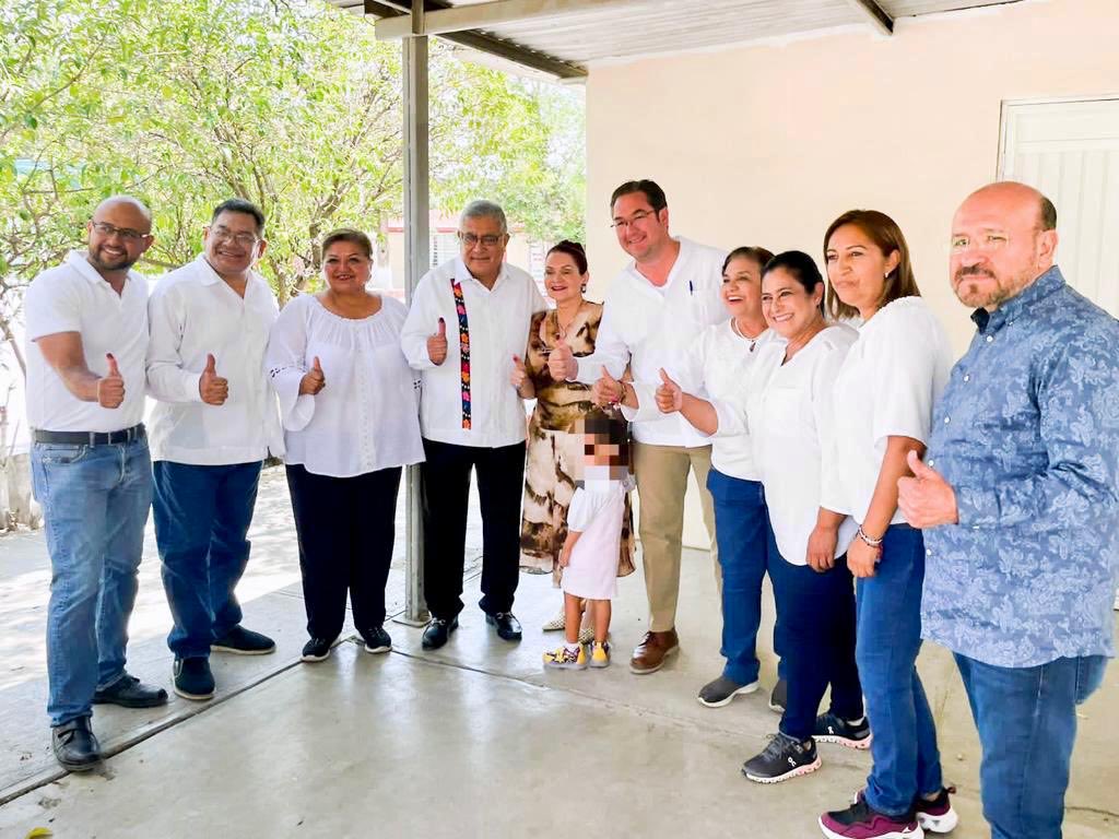 ProfesorNieves's tweet photo. Al emitir su voto en #Coahuila 📥 el líder nacional del #SNTE 📚 Mtro. Alfonso Cepeda Salas, invitó a los trabajadores de la educación a ejercer este derecho ciudadano 🗳

#VotoLibre
#Elecciones2023MX https://t.co/vZY4NWgCdl