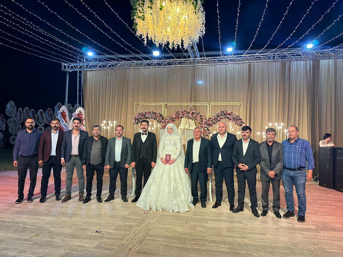 mhpantalyail's tweet photo. Antalya Büyükşehir Belediye ve Finike Belediye Meclis Üyesi Kadir Çelik ağabeyimizin oğlu İsa Bahadır kardeşimizin ve Sarı ailesinin kızı Feyza Nur kardeşimizin düğün programına katılarak, nikahlarına şahitlik ettik.

Genç çifte bir ömür boyu mutluluklar diliyoruz. https://t.co/FfdG8qA2mb
