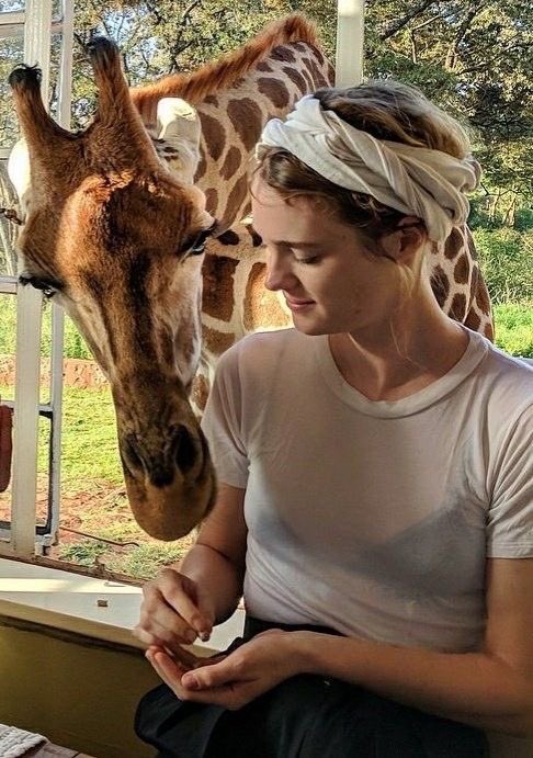 #mackenziedavis Mackenzie Davis #onemackenziecan #actress #beauty #talent #animallovers #petlovers #pet #animals #chemistry #caring #africa #safari #family #cuteness