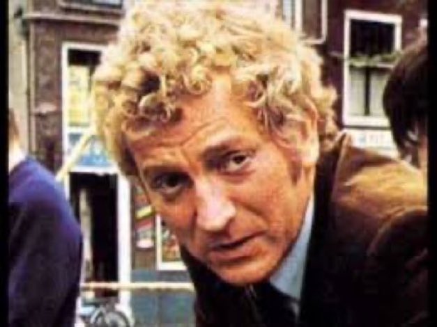 9pm TODAY on @TalkingPicsTV 

From 1973, s2 Ep 5 of #VanDerValk “Season for Love' directed by #MikeVardy & written by #PhilipBroadley

Based on #NicolasFreeling’s series of 'Van der Valk' detective novels

🌟#BarryFoster #MichaelLatimer #SusanTravers #LisaDaniely