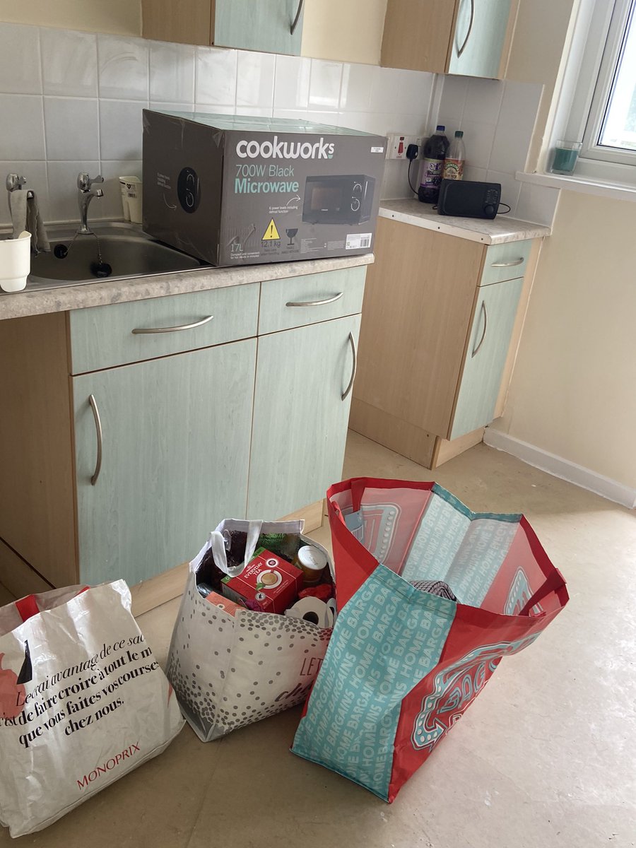 Super busy with the sis from start to finish -two home visits done. One guy a referral from Probation Service who has got a flat but nothing to put in it and our other guy we found on the streets two weeks and helped rehome #homelessstreetangels