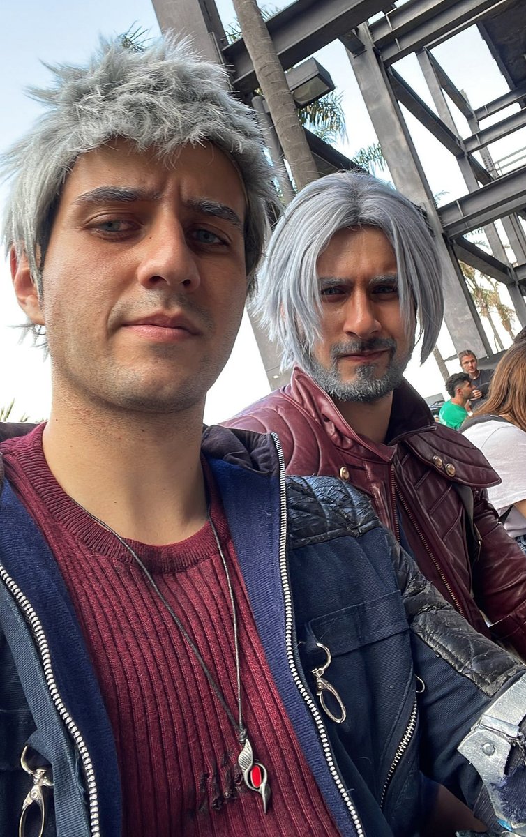 When your younger brother asks you to go together at a Con and be a wacky wahoo pizza man

#DevilMayCry5 #DevilMayCry #cosplay #Capcom #Dante #Nero
#DMC5