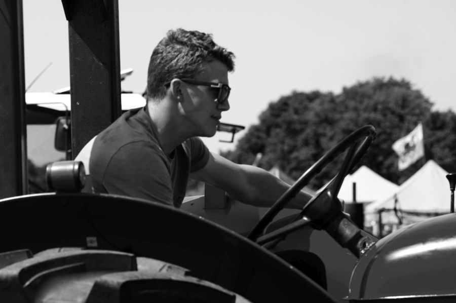 HESKIN.
Tractor driving concentration at the vintage vehicle rally.
#Heskin #tractors #vintagevehicles #vintage #blackandwhitephotography