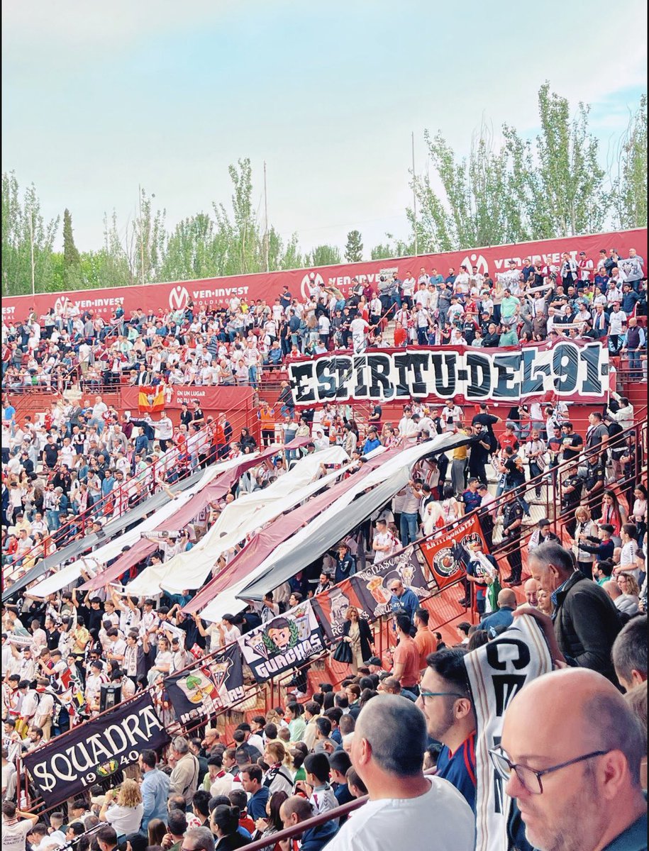 Squadra1940's tweet photo. Difícil pero no imposible.
#EspírituDel91
#TodosAValencia
#VolveremosASerGrandes https://t.co/fcxe2EjhRT