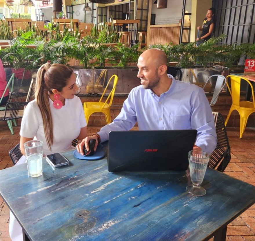ivanrj80's tweet photo. "Divide y vencerás", esa es parte de la estrategia del Clan Barreto para seguir en el poder; si @lindaperdomor y @palominotolima llegaran a ser candidatos del @PartidoVerdeCoL en #Ibagué y el #Tolima, ayudarían indirectamente a la causa del senador @OscarBarretoTol. https://t.co/h0Vgyf9NEu