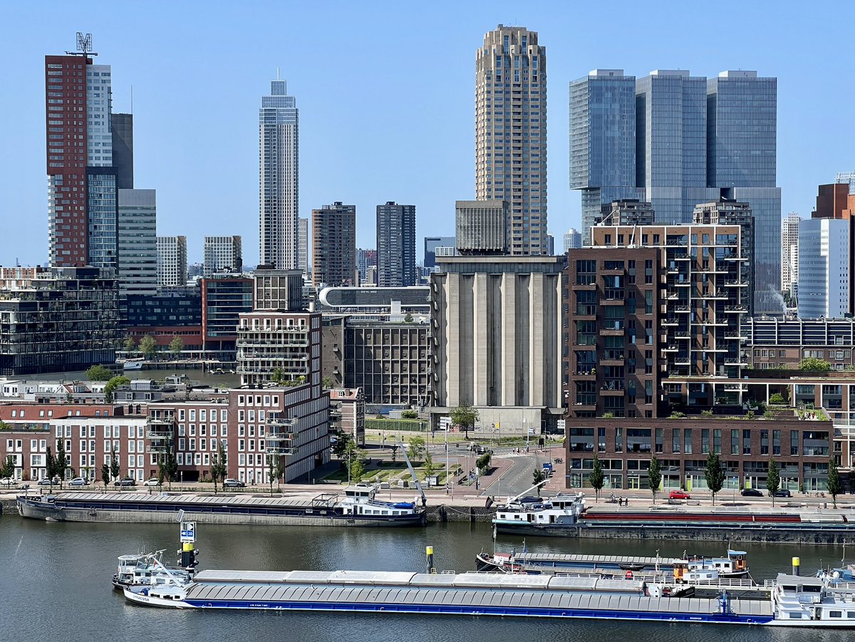 #rotterdam #skyline #dakendagen #maassilo #katendrecht #wilhelminakade #derotterdam #zalmhaventoren #maashaven #architecture #Fotografie #Netherlands