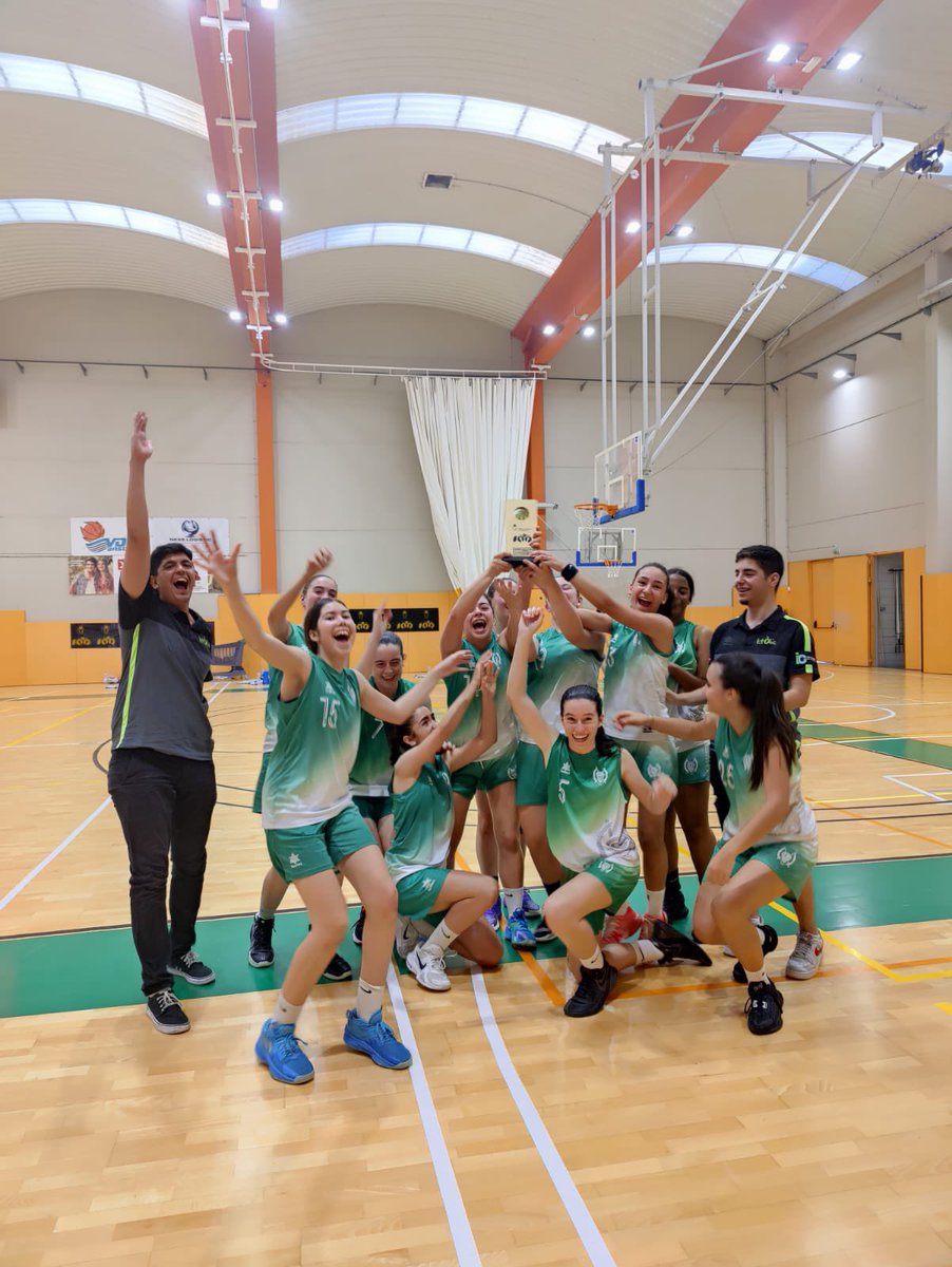 Cadet Femení CAMPIONES de la Final a 8 - Nivell A2

Les noies s'enduen la victòria per 3 punts contra les anfitriones de la fase final, Vilassar de Mar.

Grandíssima temporada amb premi final! Aquest equip ho val tot! 🏀💚

#basquetcentrecatolic #ktolic
#LHospitalet #baloncesto