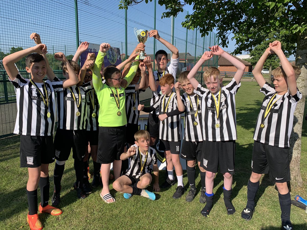 HarbTownFC's tweet photo. Congratulations to @KibworthTownFC FC U12s on winning the Gold cup this afternoon &amp; commiserations to our under 12s Academy who were runners up in a closely contested final. 

See you again next year 🏆

#Harborough #supportlocal #grassrootsfootball #nonleague #trophies #Beehive https://t.co/Tddb3OezPa