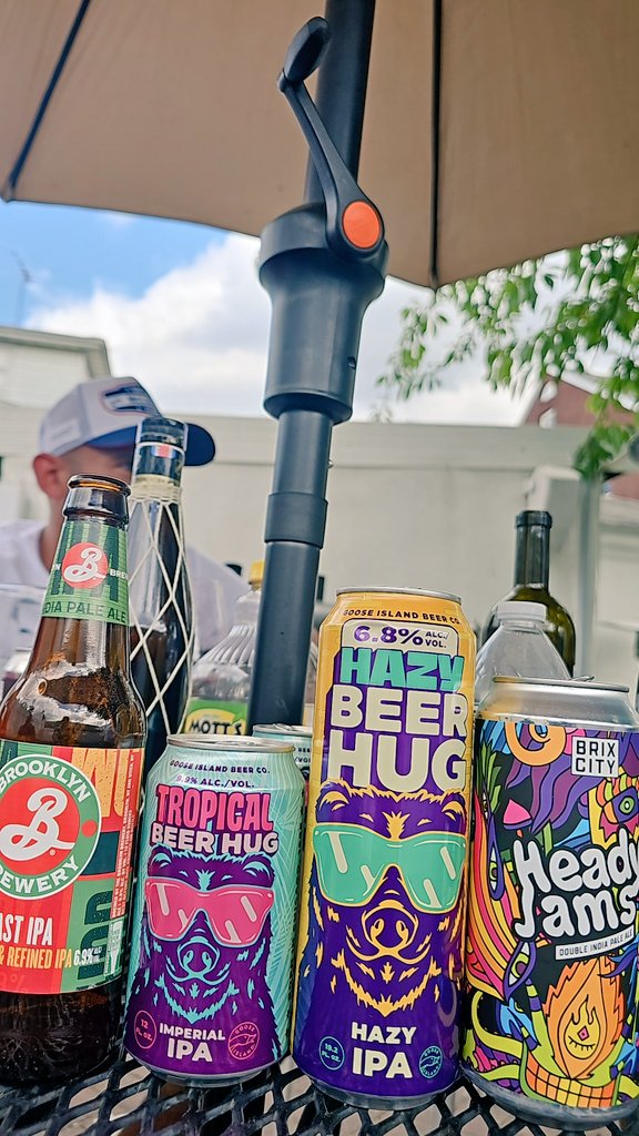 OasisJaguaresco's tweet photo. Summer Vibes.. Summer Beers... #SummerVibes #summer2023 #Year45 #ElClandelaFuria #MecoPatio #Beerlovers @BrixCityBrewing https://t.co/Vs0D0nLyt0