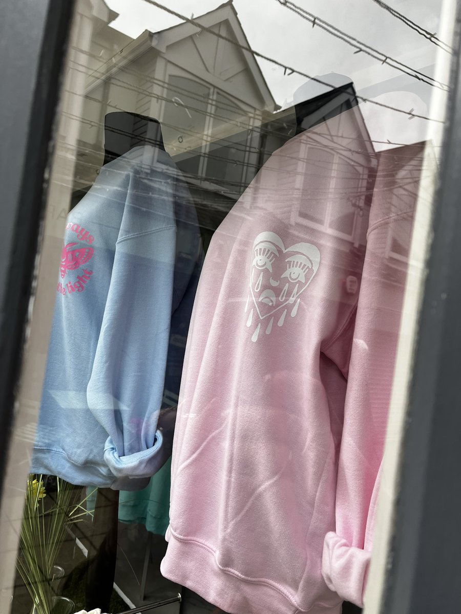 DandyIntrovert's tweet image. Always nice to see your work in a shop window, huge thanks to Sadie Pearl Boutique in #Grimsby for the awesome display! #LincsConnect #AbbeygateGrimsby #SupportTheMakers