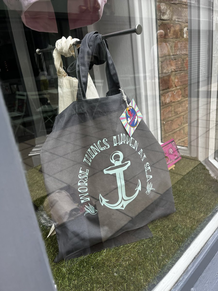 DandyIntrovert's tweet image. Always nice to see your work in a shop window, huge thanks to Sadie Pearl Boutique in #Grimsby for the awesome display! #LincsConnect #AbbeygateGrimsby #SupportTheMakers
