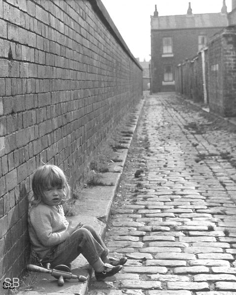 Went to the Shirley Baker film at Manchester Art Gallery A life through a Lens. Has there been a better documentary photographer ever ?

#shirleybaker #photograghy #streetphotography