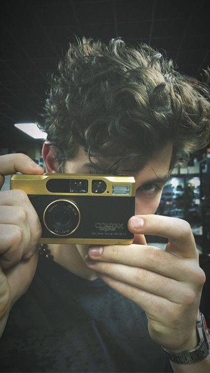 shawposts's tweet image. shawn mendes.