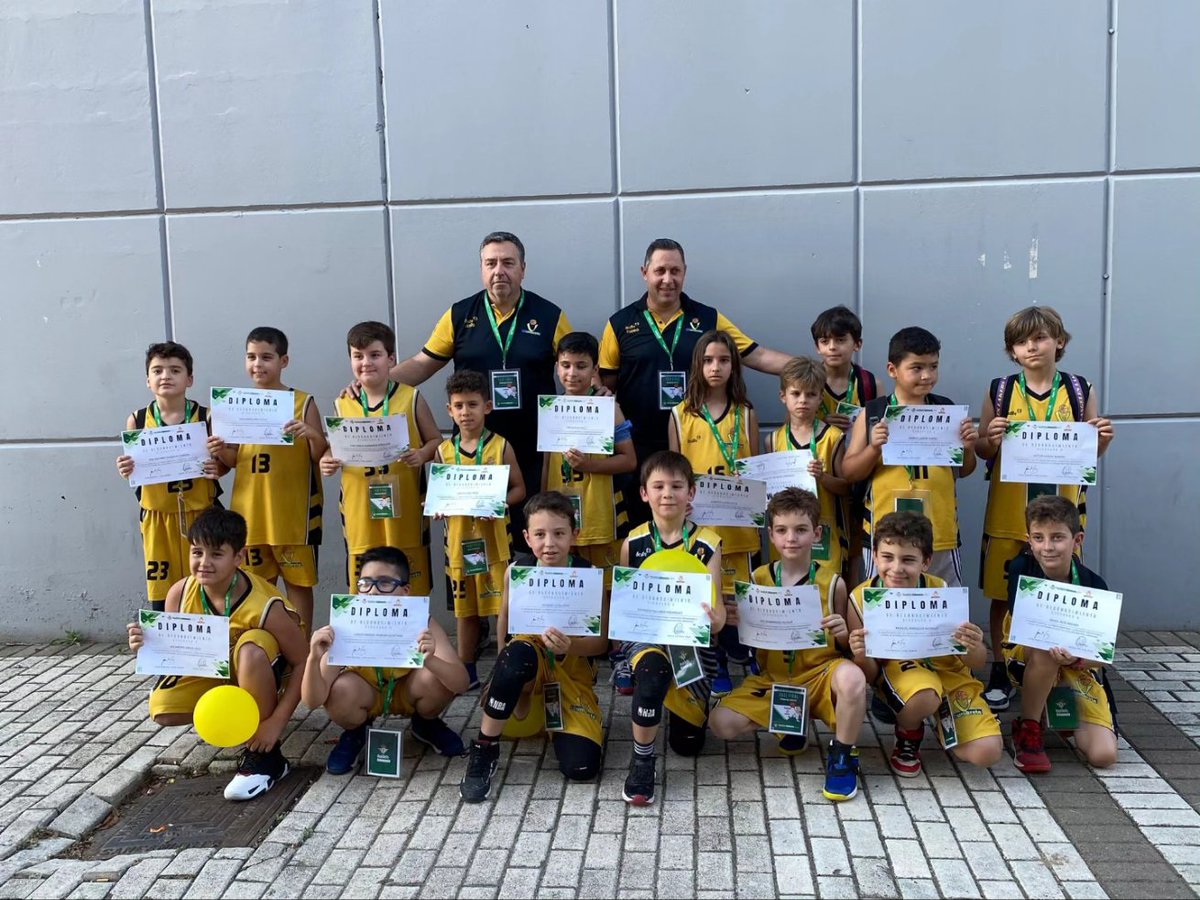 cb_umbrete's tweet photo. Nuestro premini masculino participó ayer en la fiesta final organizada por las Escuelas de Baloncesto del Real Betis.
Menuda cantera tenemos!⛹️ https://t.co/8srC7bZBCJ