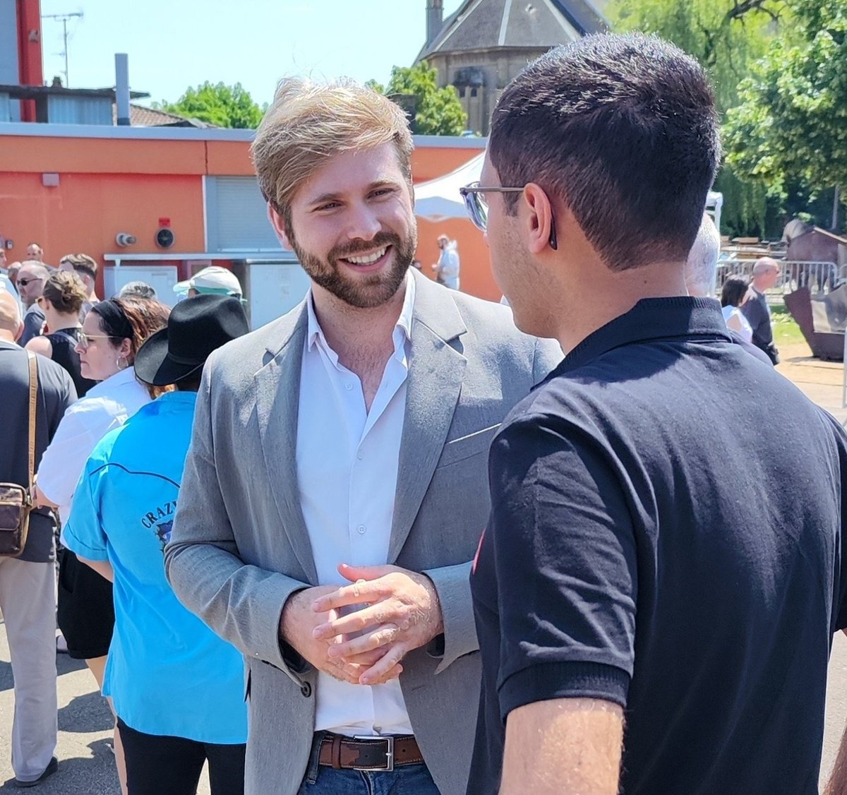 Gregoire_Laloux's tweet photo. 🐂 La fête du boeuf à #Talange !
Un bel événement populaire et convivial. Bravo aux organisateurs et aux bénévoles, même si l'on peut regretter la délocalisation de ces festivités qui autrefois avaient lieu à #Amnéville ! #Circo5701 https://t.co/ZvIffgA3Zu