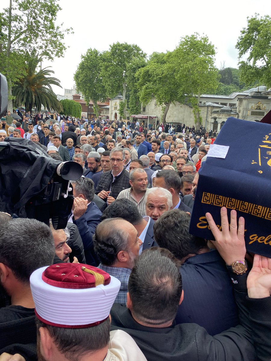 Osmanucar44's tweet photo. Avrupa Milli Görüş Teşkilat başkanımız ve ERBAKAN hocamızın yol arkadaşı merhum Hasan DAMAR hocamızı ebediyete uğurladık.

İl yönetim kurulu üyelerimiz ve ilçe teşkilatımız ile katıldık.
Genel Başkanımız Dr.Fatih ERBAKAN ve il başkanımız Mustafa DOĞAN'ın taziyelerini ilettik. https://t.co/GAbZSVdIG7