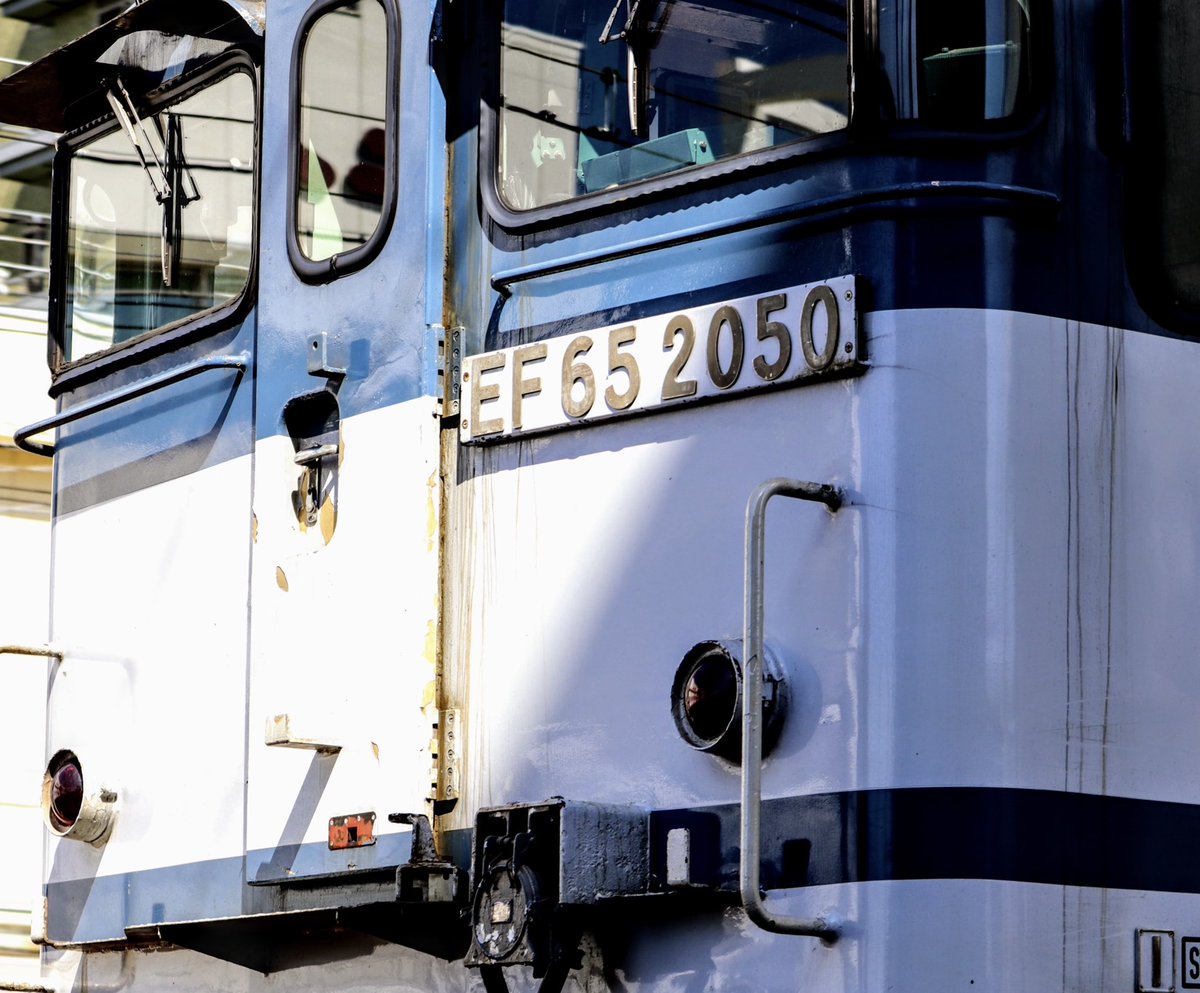 おはようございます😊☀️
6月5日と言う事でEF65の日ですね🤭
#EF652050 #EF65pf #新鶴見機関区 #電気機関車 #国鉄車両 #おはようトレイン