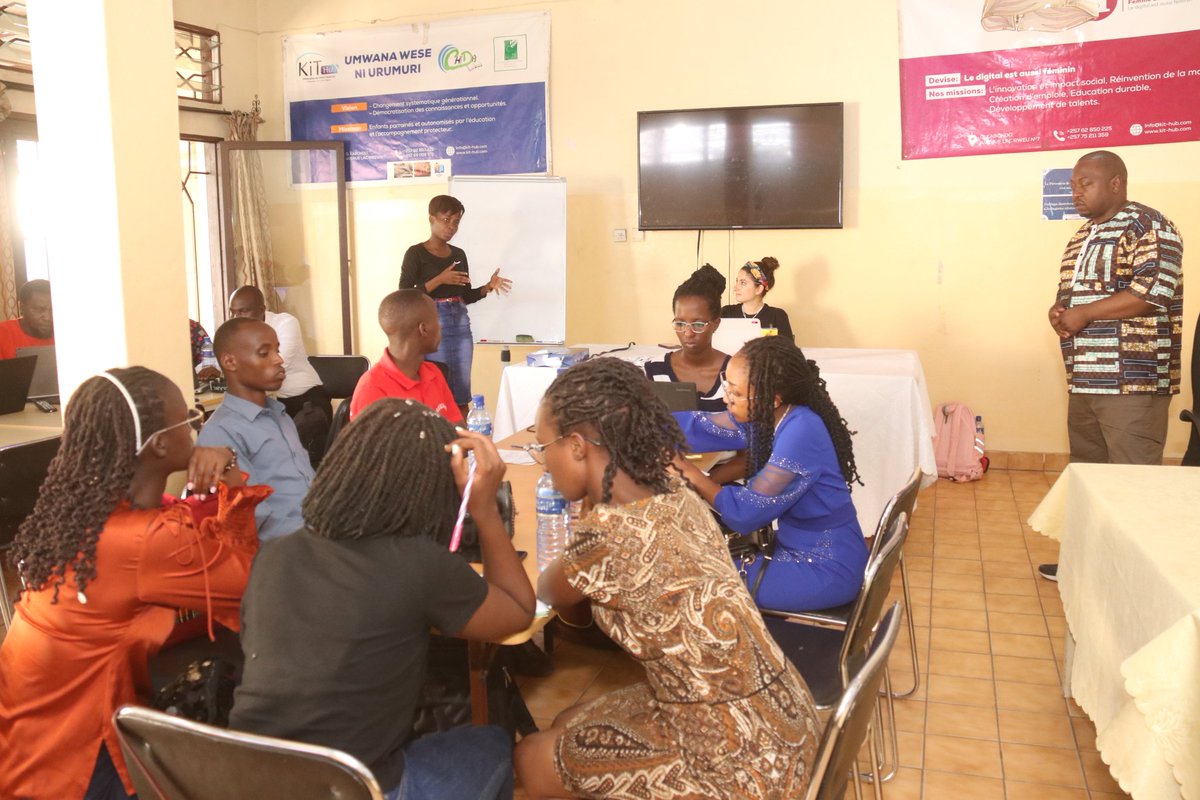 radioscolaire1's tweet image. Selon Chris Clement IGIRANEZA , Fondateur de #KITHUB,  cet atelier vise un décollage vers un développement durable.