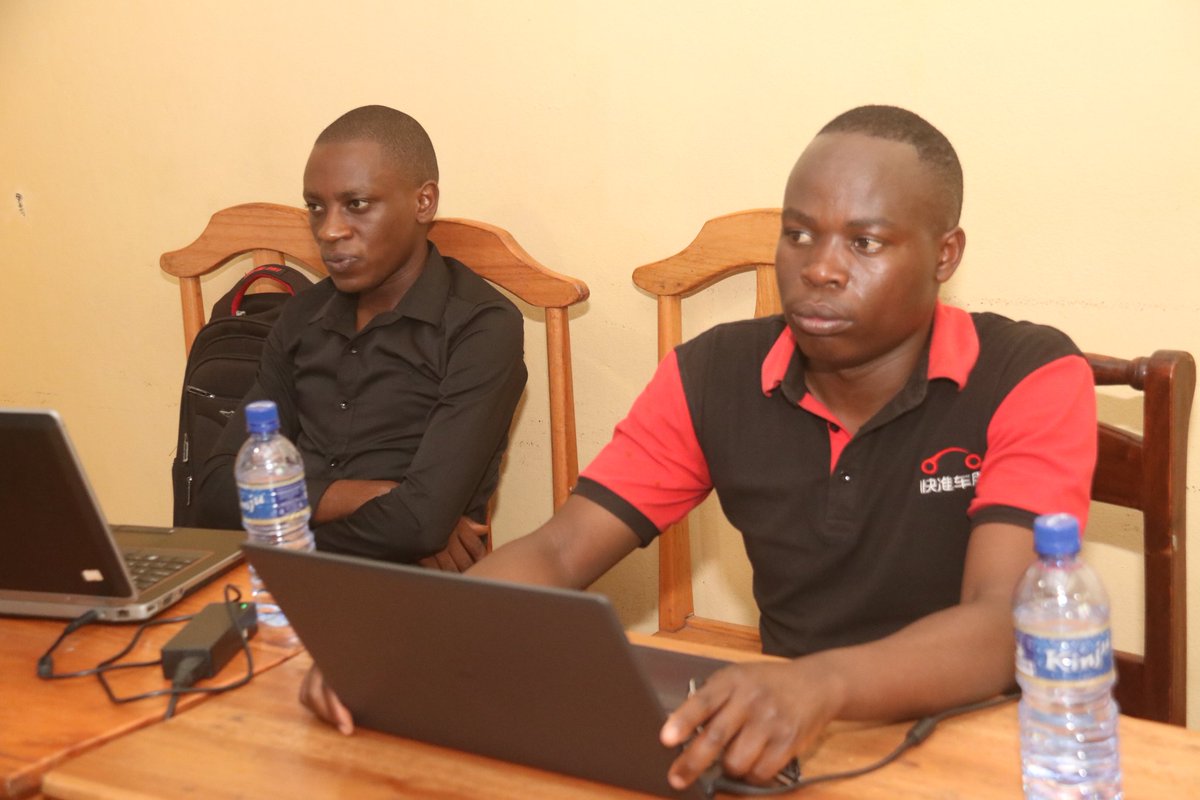 radioscolaire1's tweet image. Selon Chris Clement IGIRANEZA , Fondateur de #KITHUB,  cet atelier vise un décollage vers un développement durable.