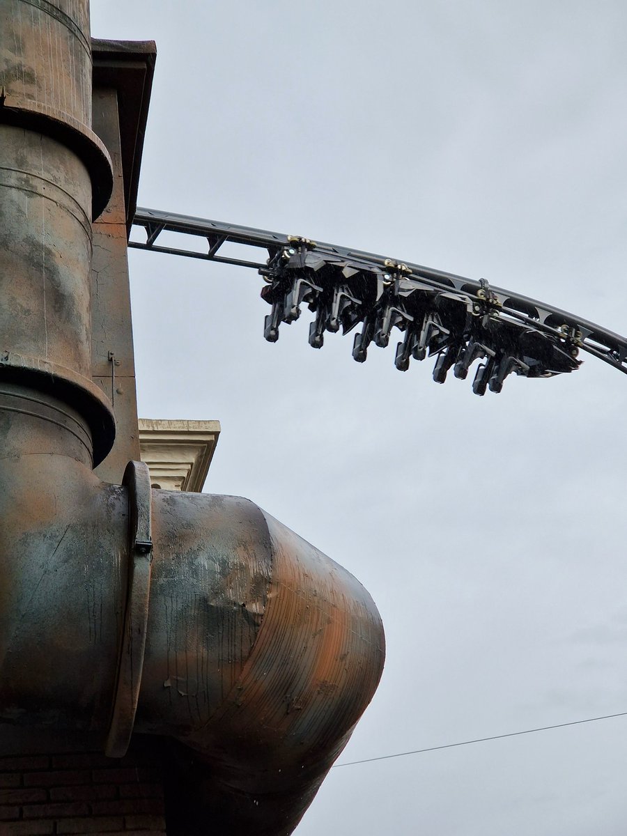 axelbordes's tweet image. Gotham Escape est surprenant de punch &amp;amp; est superbe malgré une fin en demi-teinte. La file d&apos;attente est à mon goût très jolie et aboutie malgré quelques rodages à faire. Un superbe projet qui redonne vie à Parque Warner Madrid, découvert la semaine dernière avec les copains.