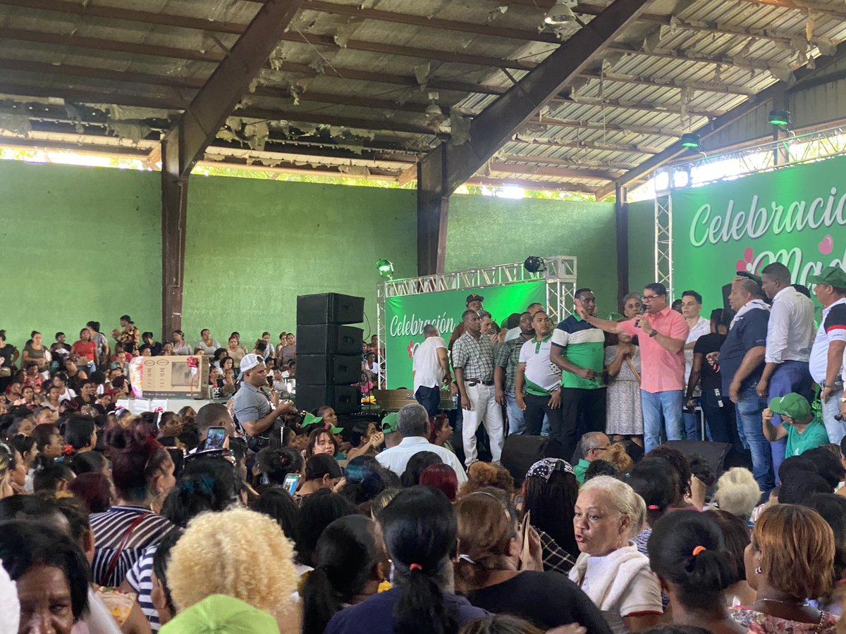 La solidaridad de Aquilino Serrata siempre ha estado a disposición de la clase más vulnerable.
@FPcomunica @SerrataAquilino 
@LeonelFernandez 
#JuntosLoVamosALograr 
#JuntosPorUnMunicipioNuevo 
#FuerzaDelPueblo
#MadresSDOConSon