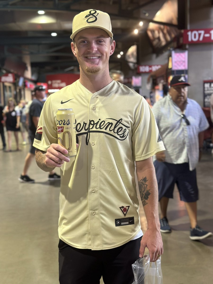 KailynnWynter's tweet photo. Baseball, beer and Matt Rife?!? YESS PLEASE #dbacksfan #mattrife #azbaseball https://t.co/Zk0Ezn7zd4