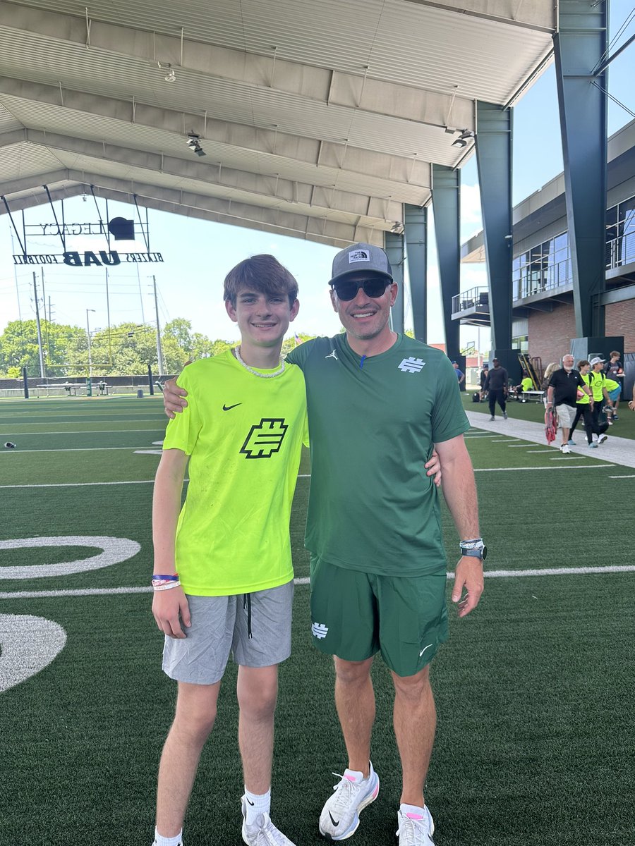 Finished up 3 days @Elite11 Academy @ UAB. Linked up with my QB coach @CoachHoover . Thank you to all that made this a great experience. 
@kcathlete @QBHitList @NFLCoachRoach @FILMTOFIELD @QBC_Charlotte