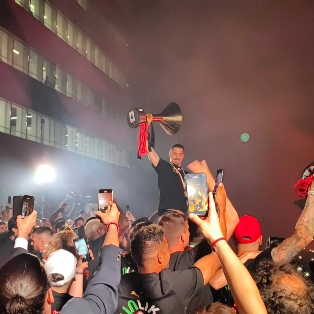 E stato un onore vederti indossare la nostra gloriosa maglia.
Grazzie Ibra ❤🖤