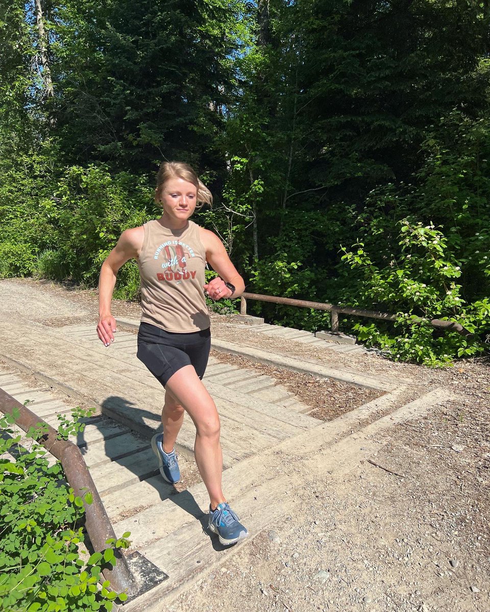 Shaking out the legs on some soft ground. Followed by an ice bath in the creek. I’m a tad bit sore from my trail run yesterday. Happy Sunday Runday! 
#sundayrunday #recoveryrun #dirtroadrunning #runhappy #runhappyteam #itsyourrun