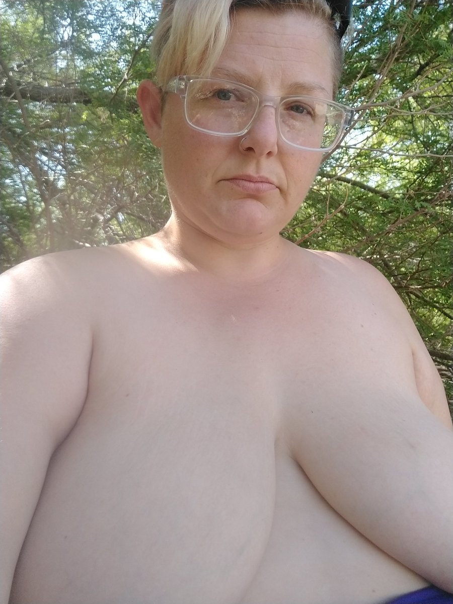 ManicTitson's tweet photo. For Nonbinary alternatives to Mommy and Daddy I'm liking, Nommy and Naddy. Will you try them out with me? https://t.co/1w8RhLjVAq
