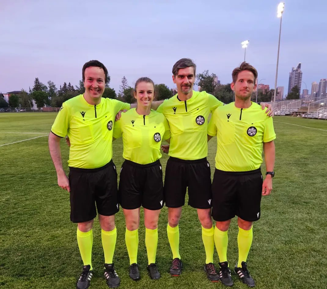 📸 Match Officials on Friday’s @league1alberta games in Calgary 

#calgarysoccer #referees