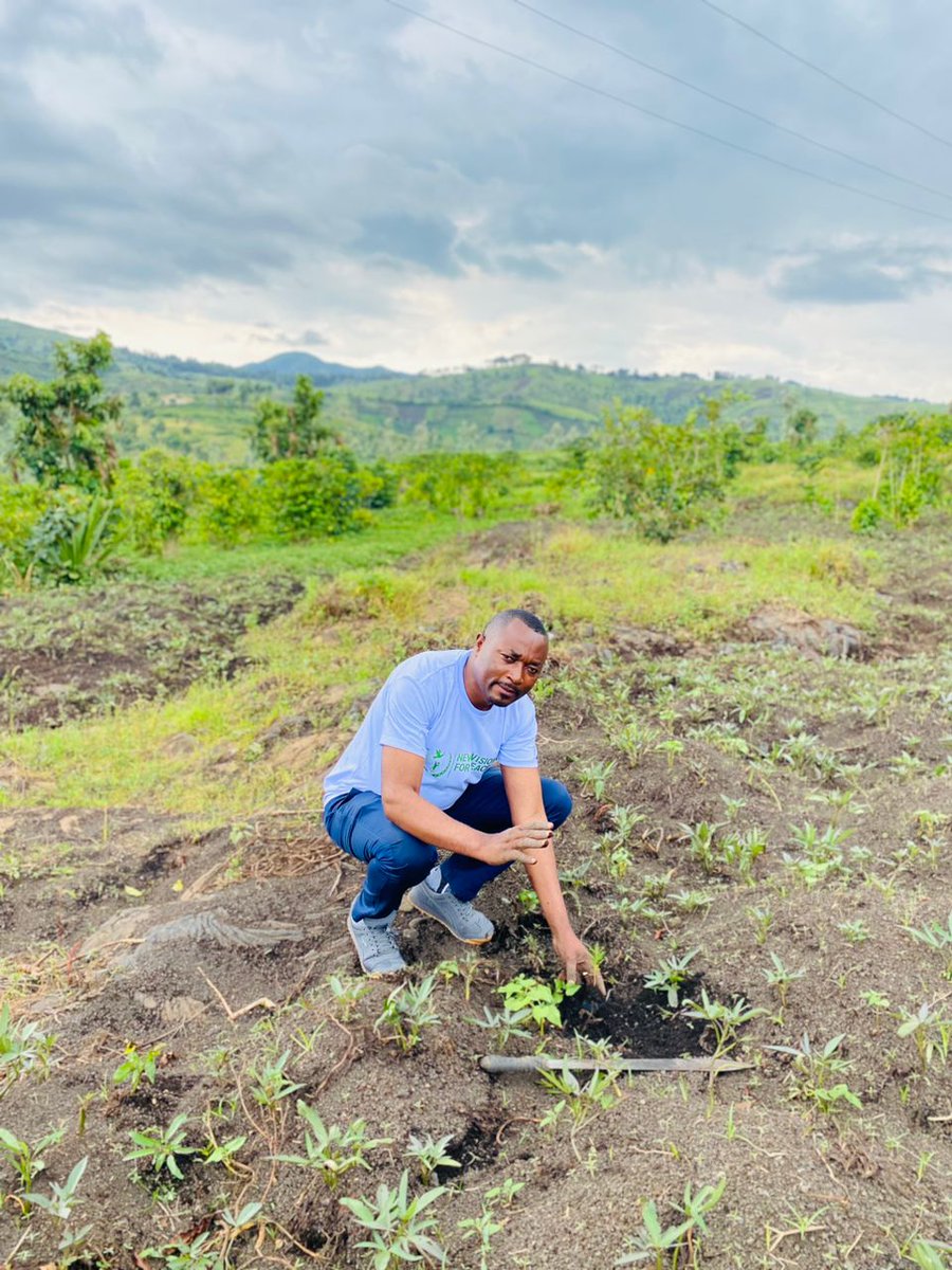 NewVisionforPe1's tweet photo. # NVP, EAYN et WOPT ont organisé une table ronde à sake, territoire de masisi en RDC sur "les enjeux du réchauffement climatique dans le processus de consolidation de la paix " ce 27/05/2023 #ClimateEmergency #JacquelineFernandez #EnvironmentalJustice #fondvert https://t.co/lif3Wzzm5f