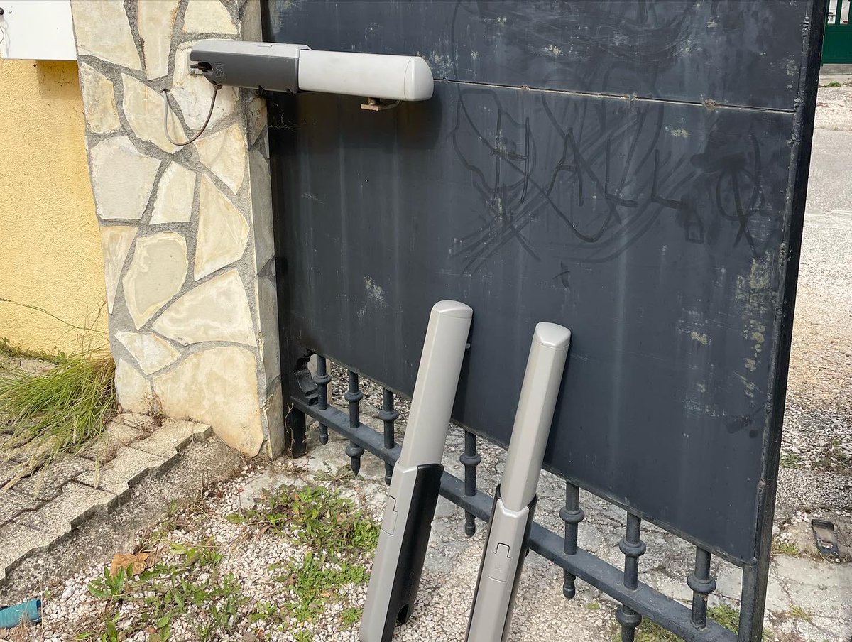 Automatisme13's tweet image. la Société Automatisations services installe et remplace moteurs Came
Cette version Ati 3000A est alimentée en 230 Volts.

Pour portail à battant de 6 mètres entre piliers soit 3 mètres maxi par vantail.
Aix, Marseille, septemes les vallons, Gardanne