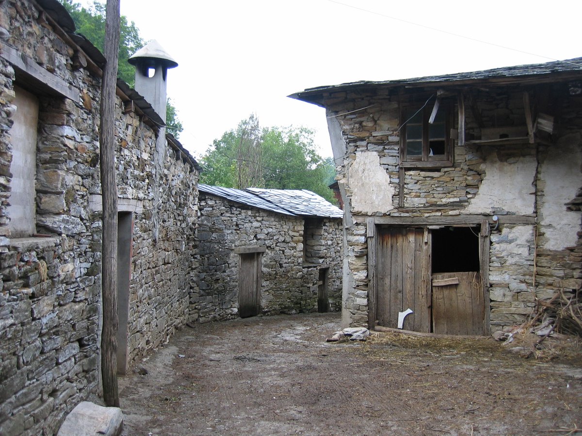 Romeor (#FolgosodoCourel #OCourel #Lugo) <a href="/O_Courel/">O Courel</a>  <a href="/apatrigal/">Asociación para a defensa do Patrimonio Galego</a> #arquitecturatradicionalgalega