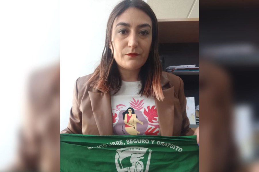 neoliberalchile's tweet photo. #ESCANDALO🚨| Funcionaria del Minsal y militante del Partido Comunista, Katiuska Rojas, quien se desempeña como Jefa del departamento de VIH ganando 4 millones de pesos mensuales, será formalizada por apropiación indebida mientras formó parte del Colegio de Matronas durante 2020.