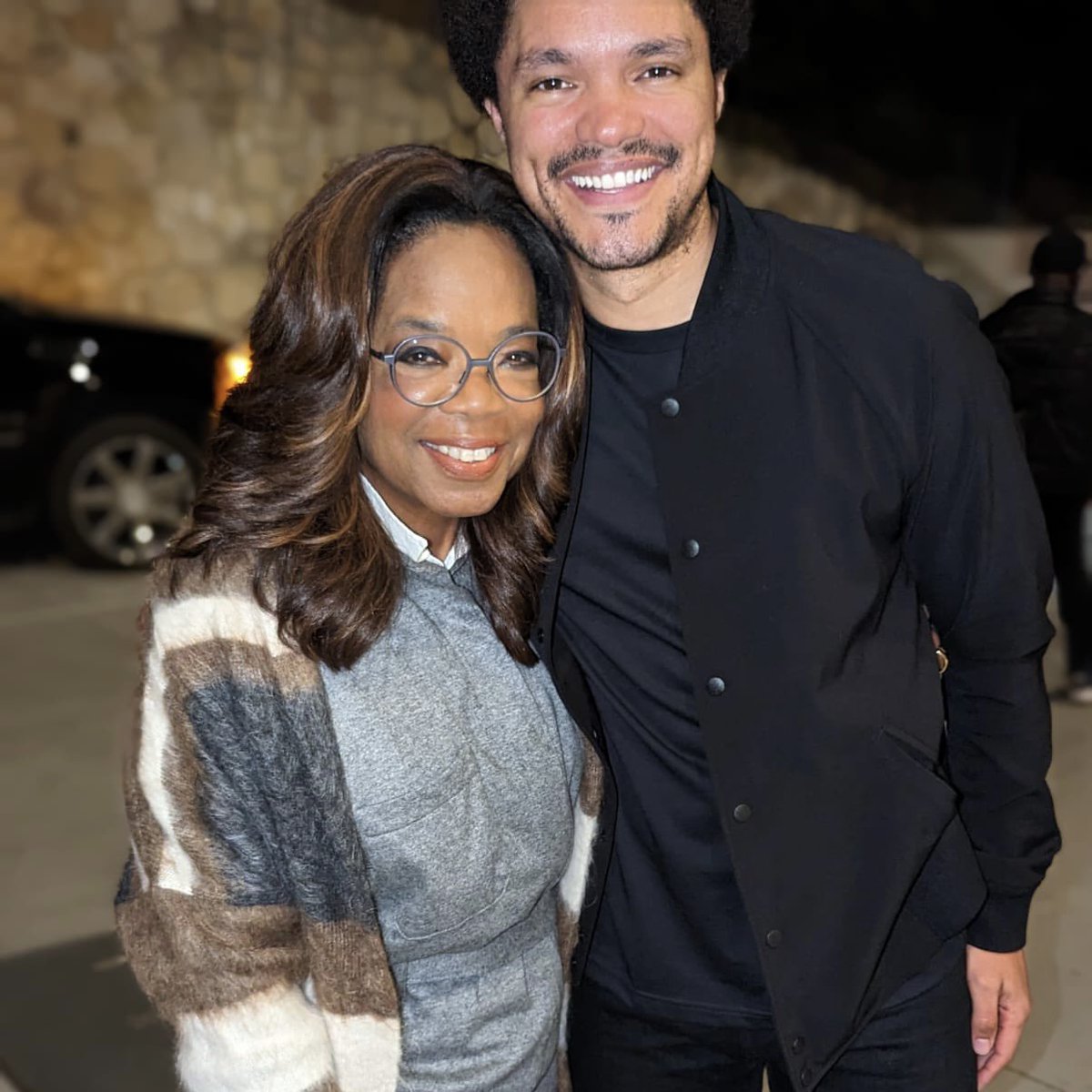 Trevornoah's tweet photo. Just in case PIC OR IT DIDNT HAPPEN is still a thing. 🤯 Thank you @Oprah and everyone else that came out to the shows in Santa Barbara this weekend! 🙏🏾🙏🏾🙏🏾 https://t.co/LMP3qOoixW