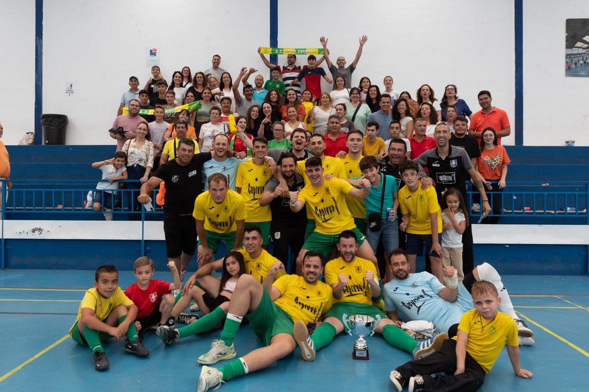 adcvillanueva's tweet photo. Finaliza una temporada repleta de éxitos del Senior Futsal y todo gracias al esfuerzo del equipo y a la gran afición que tenemos
Campeones de liga ✅
Ascenso a 3ª Nacional de Fútbol Sala ✅
Final Trofeo Diputación de Badajoz ✅ https://t.co/G6zq6ECLHG