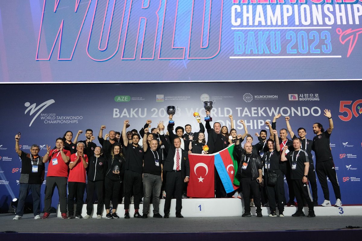 Azerbaycan'da düzenlenen Dünya Tekvando Şampiyonası'nda, Dünya Şampiyonu olan Kadın Milli Takımımızı ve dünya üçüncüsü olan Erkek Milli Takımımızı tebrik ediyorum.