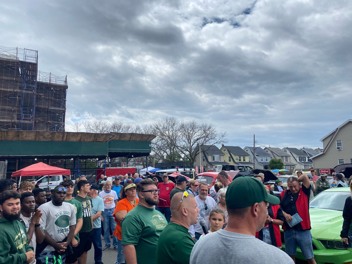 Look at those trophies! Congrats to all the winners! 🏈💪