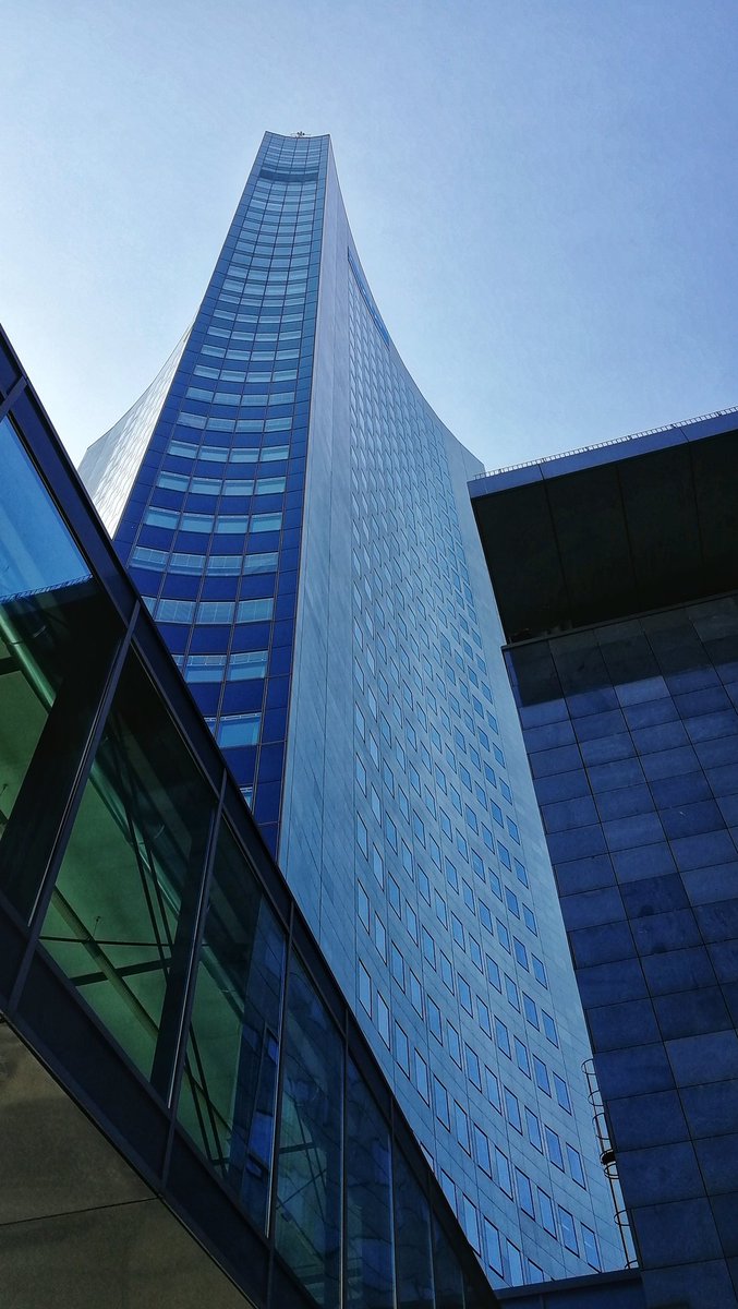 Unfocused_Times's tweet photo. MDR Panorama Tower at Leipzig.
#architecturephotography #architecture #leadinglines #leipzig https://t.co/JsO5UcQdJh