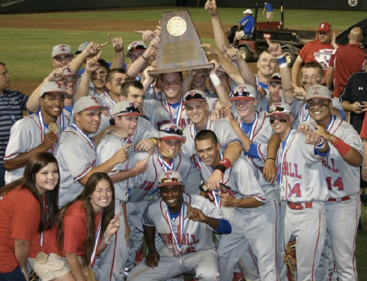 2ndLegends's tweet photo. TOMBALL COUGARS - 2013
Nick Banks had a monster season, winning the 4A Player of the Year Award, leading the Cougars to a 35-4 record, the 4A state championship and a spot in our top 100 book.
Robert Dugger tossed a six-hitter and hit a HR in the title game 6-1 win over CC-Moody https://t.co/hNwcQhavGN