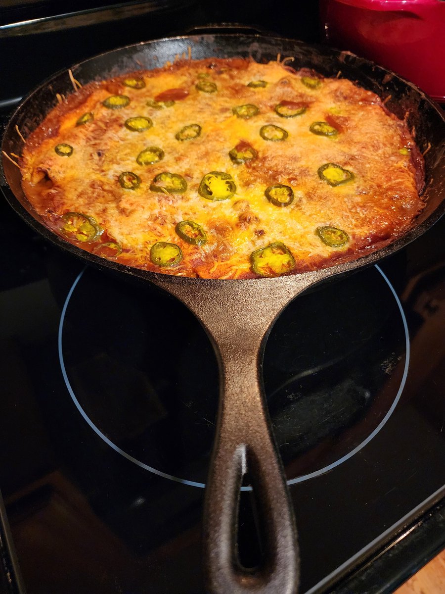 BlueSmokeFire's tweet image. Grnd #Beef #enchiladas for this week's #lunchprep.  There are a dozen buried in there.

Prep'd filling and then cooked the enchiladas in the @LodgeCastIron 15 Inch #CastIron #Skillet.