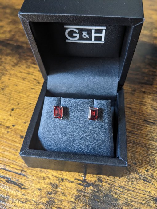 New earrings 👀 https://t.co/yDV9BcYfDj<a href="/tag/food"class="tags"><span>#food</span></a><a href="/tag/dinner"class="tags"><span>#dinner</span></a><a href="/tag/cooking"class="tags"><span>#cooking</span></a>