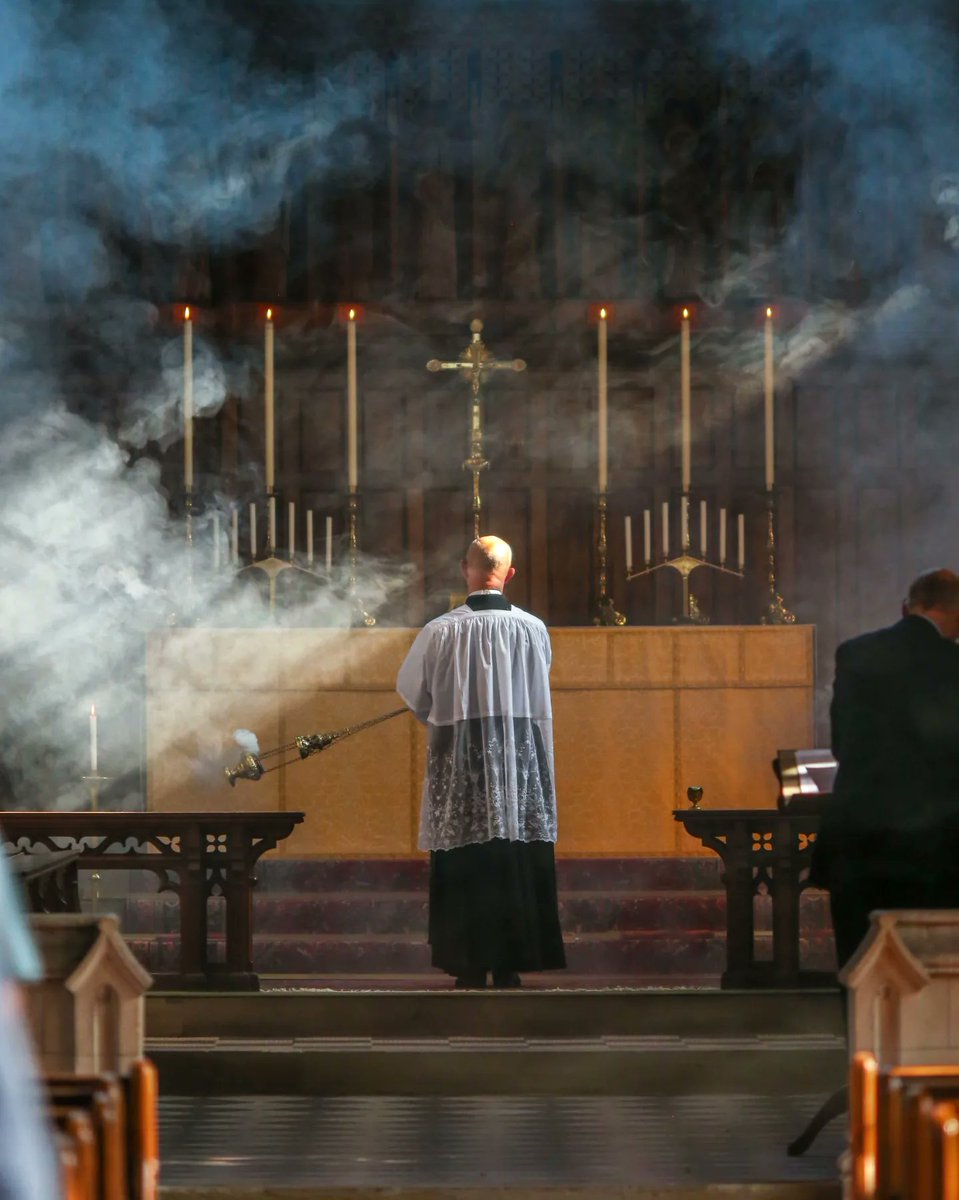 Deus lux mea est.

Evensong and Benediction at @StBenetFink was sublime this evening! The Howells' St Paul's Magnificat had me in tears. Just beautiful.