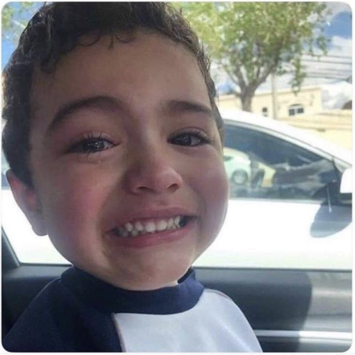 Louhelou's tweet photo. Mi psicóloga me dijo que no le importaba verme un domingo porque yo soy “light” https://t.co/E9oMIrM72b