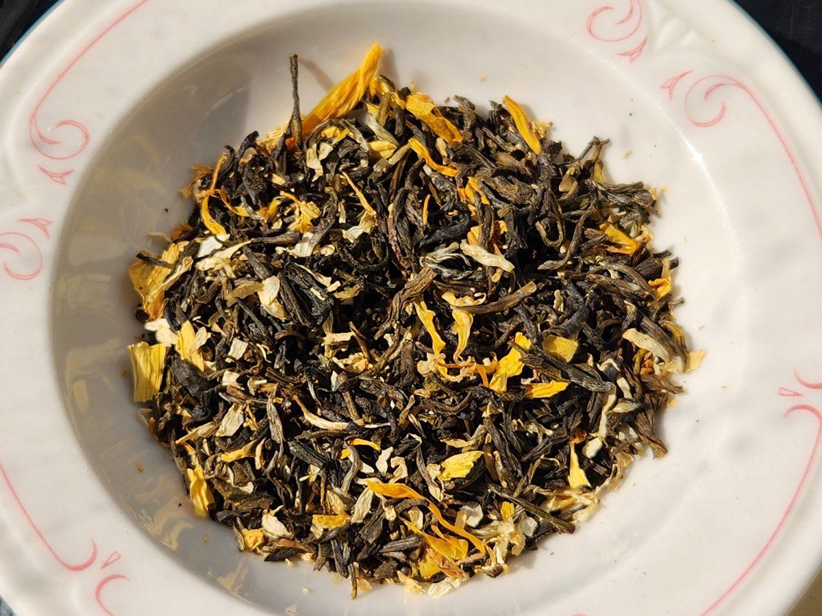 danice_danis's tweet photo. #InMyTeaPot White Vanilla Earl Grey #LooseTea by #SipsByBox
The loose tea is rather beautiful. The dish it is in for photographing is a vintage piece by Syracuse China. https://t.co/nyvuvtUstq https://t.co/VwjOCXSsDC