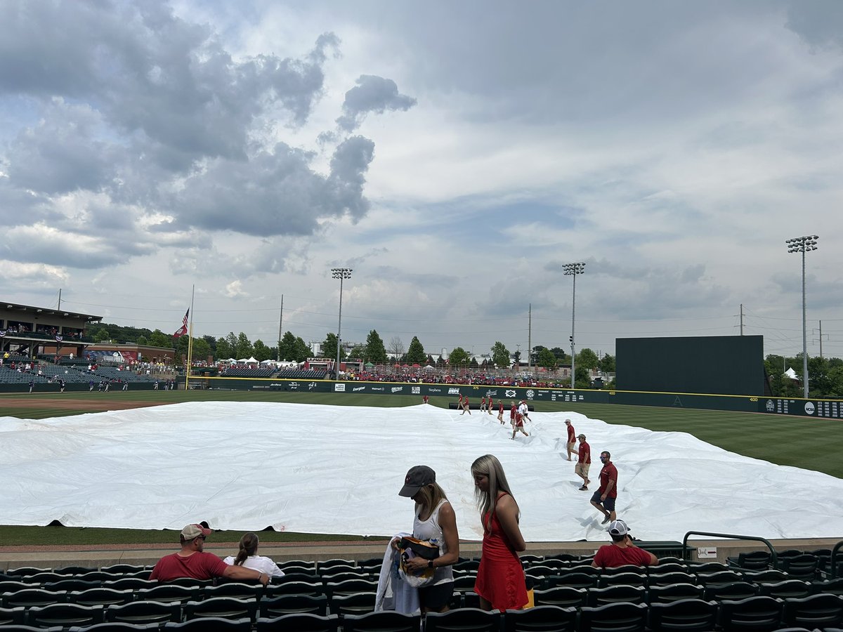 Lightening delay …. Let’s hope it becomes a Razorback good luck charm. We only need 13 to tie it up and it’s only the 3rd inning! Go Hogs!!! 🐗⚾️